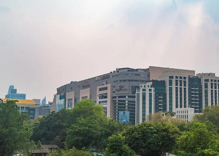 Sovereign Group At Pratunam 3*